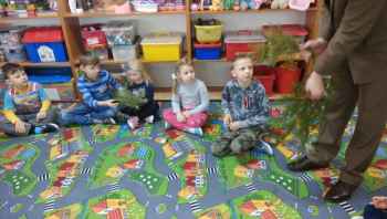 Leśnik z wizytą u przedszkolaków