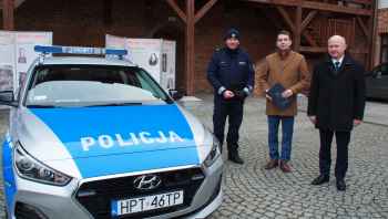 Nasi policjanci otrzymali 6 nowych radiowozów