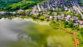 Deptak wokół jeziora w Rybnie został odebrany