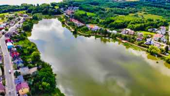 Deptak wokół jeziora w Rybnie został odebrany
