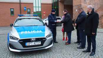 Nasi policjanci otrzymali 6 nowych radiowozów