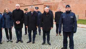 Nasi policjanci otrzymali 6 nowych radiowozów