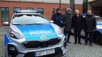 Nasi policjanci otrzymali 6 nowych radiowozów
