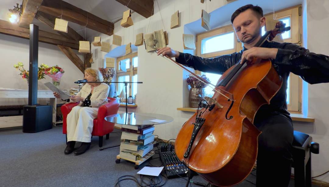 Kiedy wiersz zaczyna brzmieć wiolonczelą   