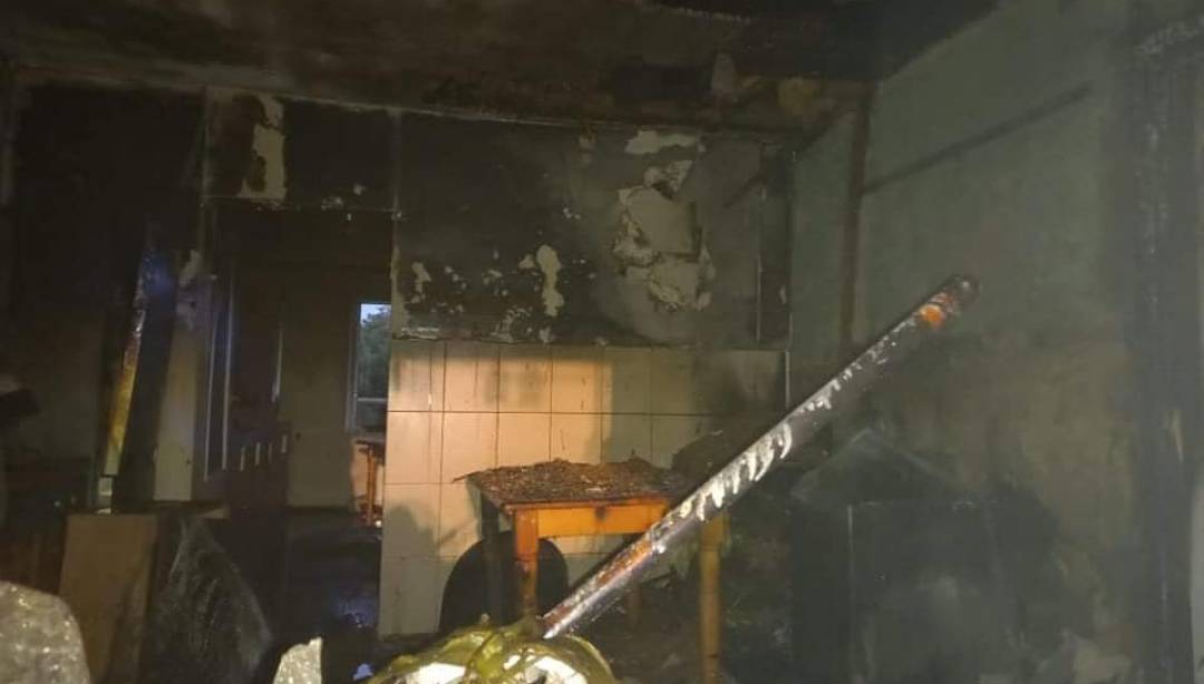 W nocy z 29 na 30 czerwca cztery zastępy strażaków walczyły z pożarem mieszkania w bliźniaczym budynku w Filicach.