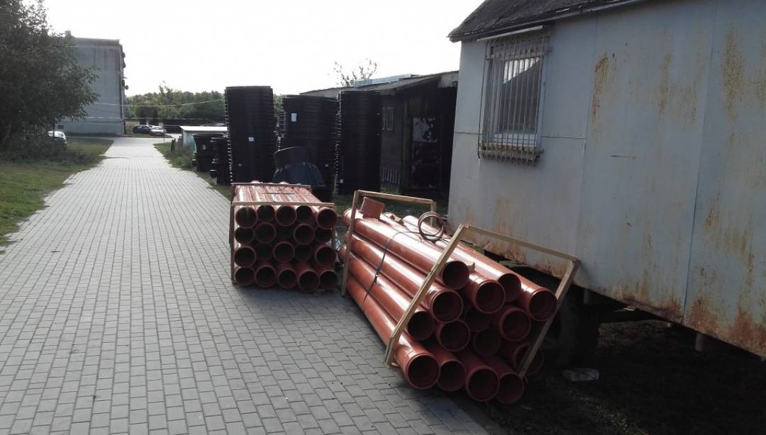 Trwa przebudowa kanalizacji w Koszelewkach. (Fot. UG Rybno)