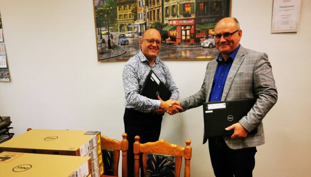 20 laptopów i 21 tabletów za 80 tysięcy zł trafiło do szkół ponadpodstawowych prowadzonych przez Powiat Działdowski