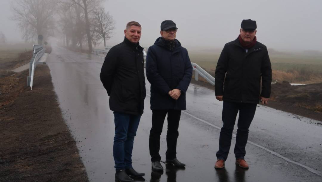 Odebrano trzy kolejne powiatowe inwestycje drogowe. (Fot. Piotr Utrata)