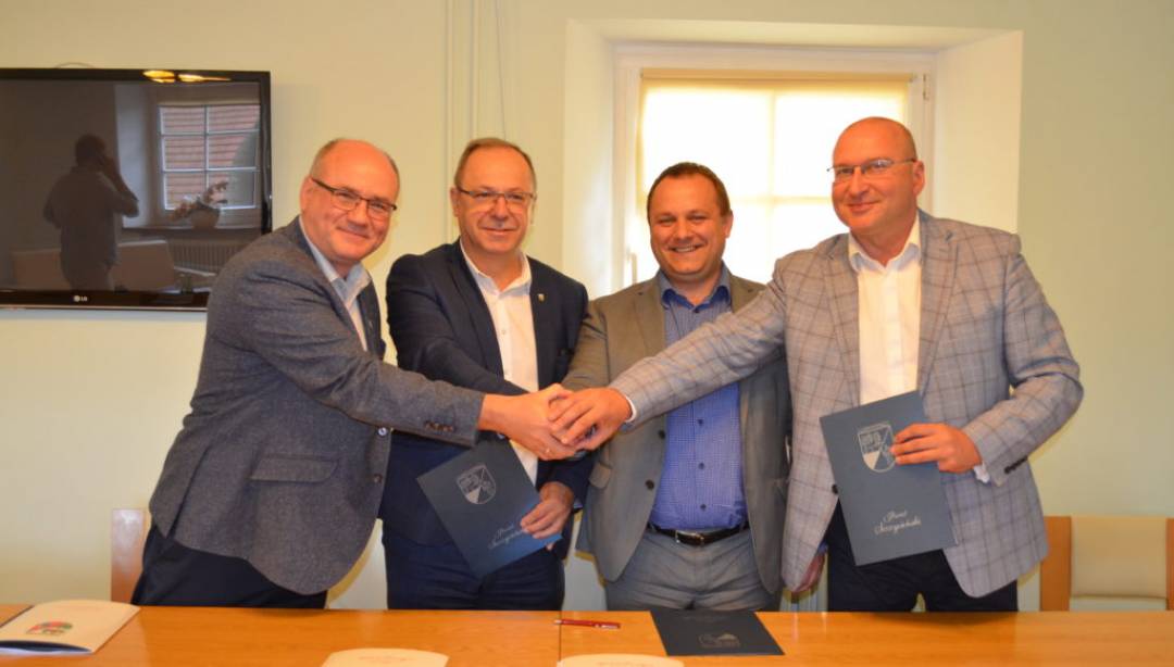 Podpisano porozumienie o współpracy w zakresie opracowania założeń projektu Południowe Mazury. (Fot. Michał Orzoł)