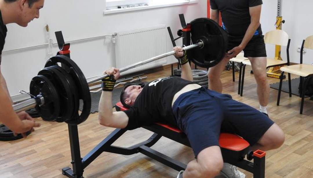 I Amatorskie Zawody w Wyciskaniu Sztangi. (Fot. GCKiB)