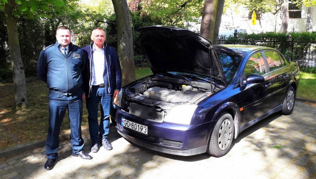 Urząd Gminy otrzymał nowy samochód. (Fot. UG Płośnica)