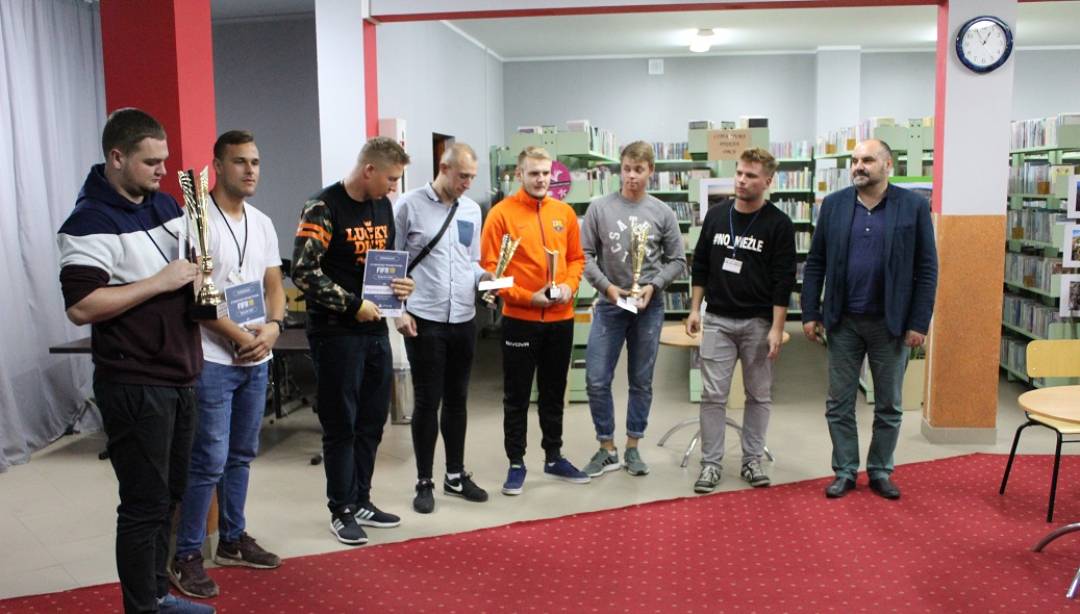 Dawid Zelma zwycięzcą I Nocnego Turnieju Fifa 2018. (Fot. SK)