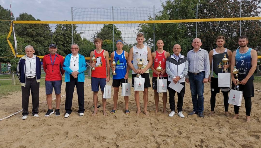 Turniej Siatkówki Plażowej o Puchar Burmistrza. (Fot. Karol Wrombel)