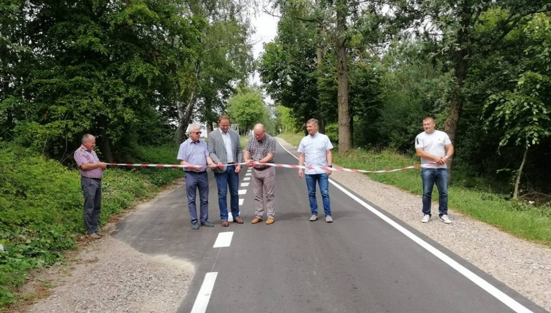 Odebrano kolejny odcinek drogi powiatowej. (Fot. Powiat Działdowski)