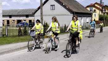 Ruszyli rowerami śladami historii
