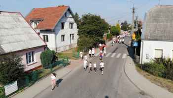 Ulice Płośnicy stały się biało – czerwone