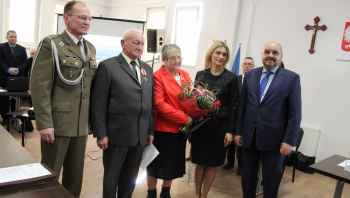 Państwo Jadwiga i Henryk Kuczyńscy otrzymali medal Za Zasługi dla Obronności Kraju