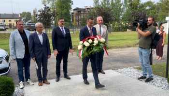 Były premier odwiedził działdowski obóz