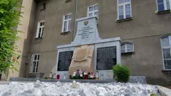 W hołdzie bohaterom i pomordowanym