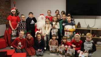 A po warsztatach dzieci odwiedził Mikołaj
