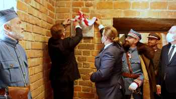 Pamiątkowa tablica od prezydenta uroczyście odsłonięta