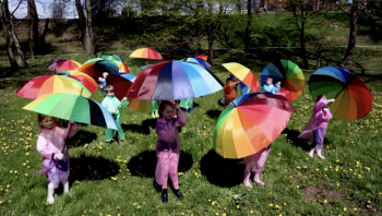 Obejrzyj teledysk Kiedy Pada Deszcz