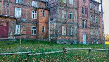 Czy burmistrz wie, co zrobić z koszarami [FILM]?