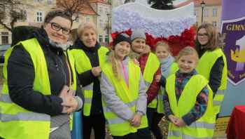 Barwy narodowe. Happening przy Ratuszu w Działdowie