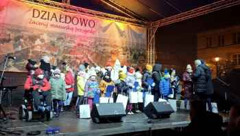 Choinka rozświetlona!