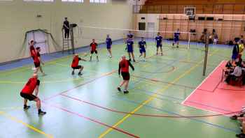 Strażacy zmagali się pod siatką