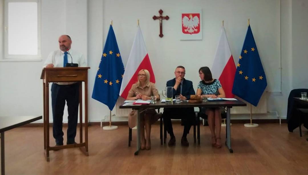 Wójt Tomasz Węgrzynowski z absolutorium i wotum zaufania. (Fot. SK)