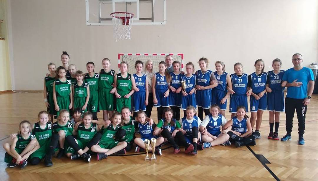 Szkoła Podstawowa nr 4 zdobyła mistrzostwo powiatu w koszykówce dziewcząt. (Fot. JK)