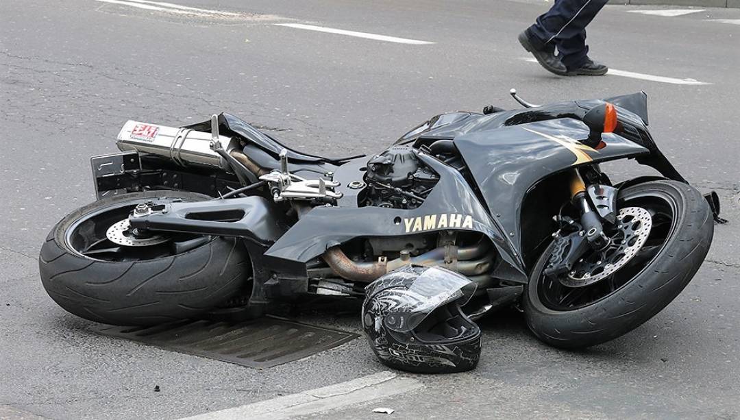 Zderzyły się dwa motocykle, pasażerka w szpitalu. (Fot. RO.COM.PL, fotografia jest ilustracją do tekstu)