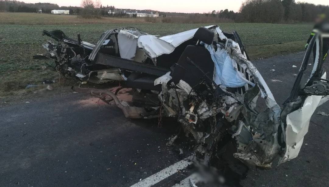 23-letni kierowca BMW zginął na miejscu. (Fot. KPP)