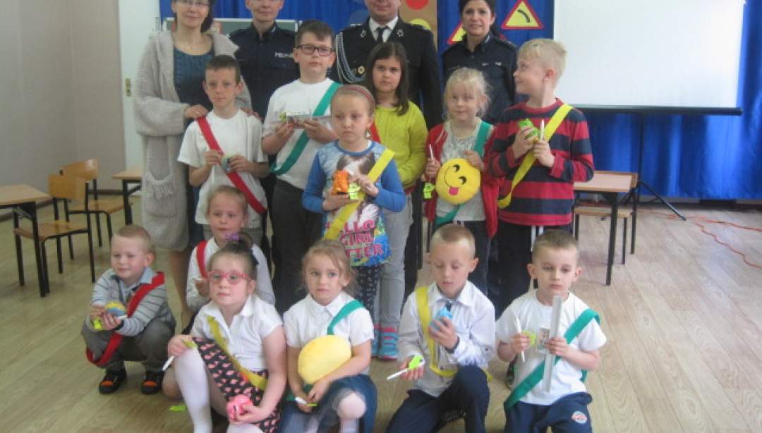 Wczoraj w Szkole Podstawowej w Gródkach odbył się konkurs wiedzy o bezpieczeństwie pn. „Bądź bezpieczny” dla uczniów klas 0-3. (KPP)