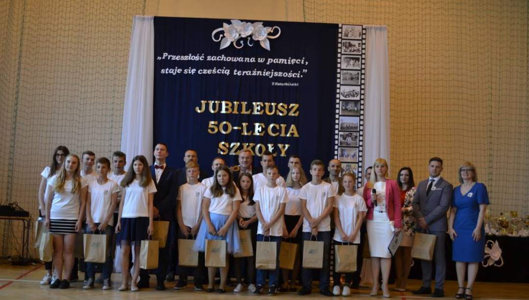 W piątek, 18 maja Szkoła Podstawowa im. Andrzeja Grubby w Sławkowie obchodziła jubileusz 50-lecia, 60-rocznicę urodzin patrona oraz I Zjazd Absolwentów. (Fot. SP Sławkowo)