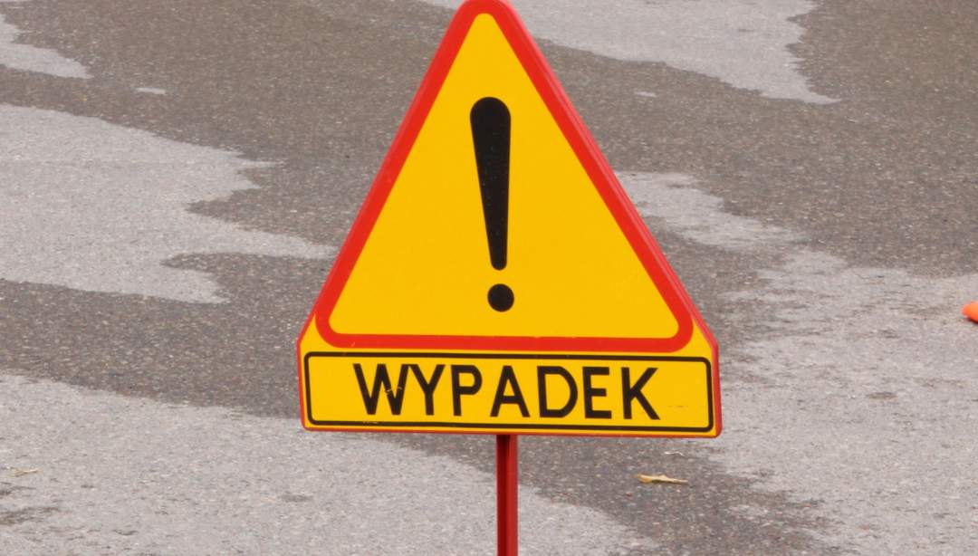 Auto w rowie, matka z 6. miesięcznym dzieckiem w szpitalu. (Fot. MO)