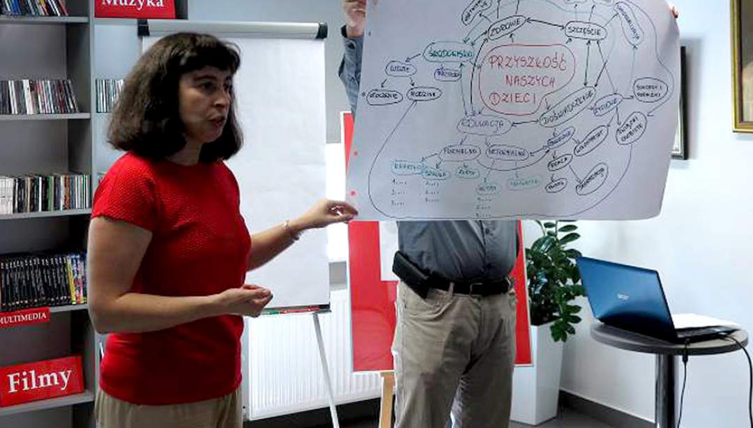 Biblioteka Miejska zorganizowała debatę, w ramach projektu  „Rozwijamy skrzydła Polski lokalnej” (fot. EC).