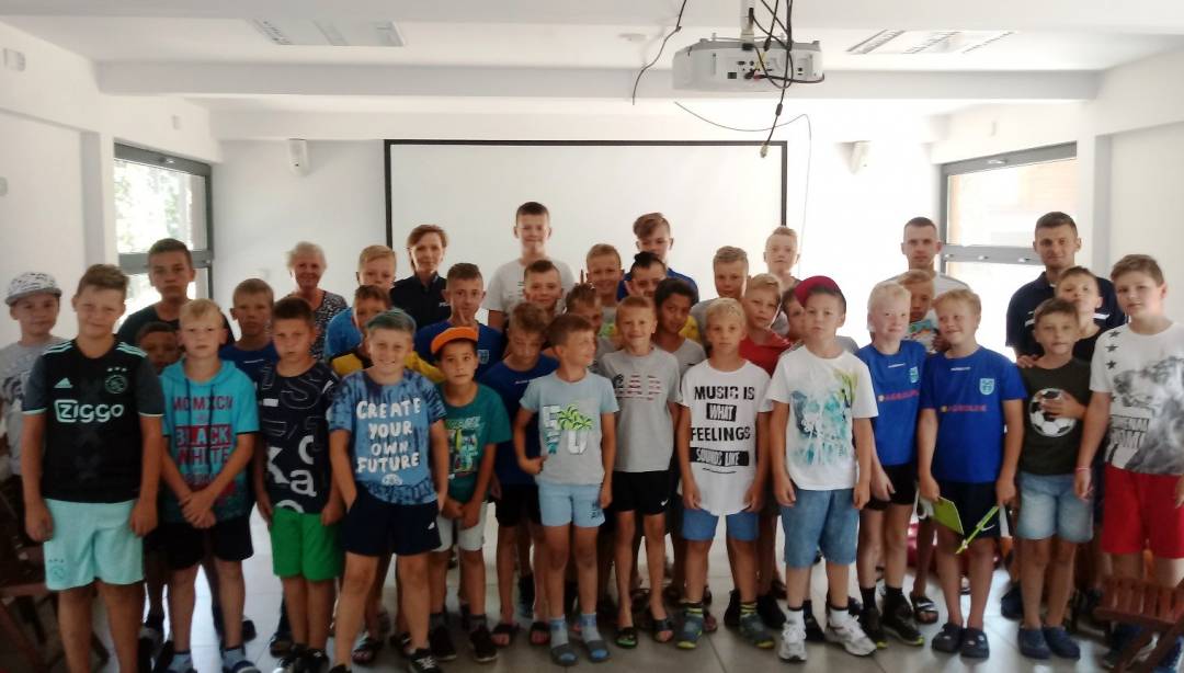 Policjanci o bezpiecznym wypoczynku na koniec wakacji. (Fot. KPP)