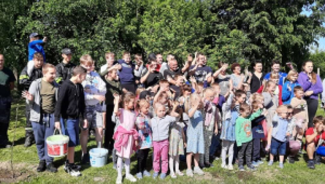 Napiejrw łąka i ogródek przy szkole, teraz sad