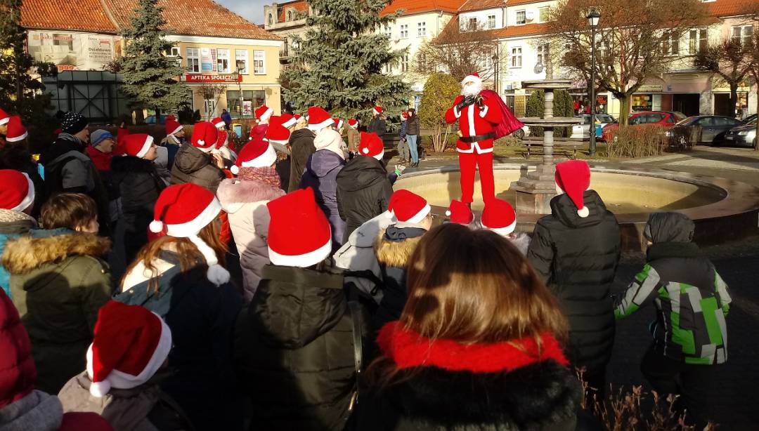 Sztafeta z Mikołajem. (Fot. KPP)