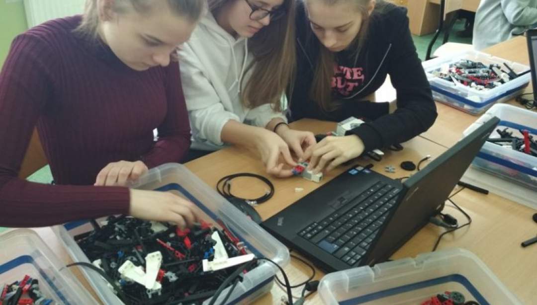 W trakcie ferii zimowych uczniowie ze Szkoły Podstawowej im. Janusza Korczaka w Księżym Dworze mieli okazję poznać niesamowity świat robotyki. (Fot. UG Działdowo) 