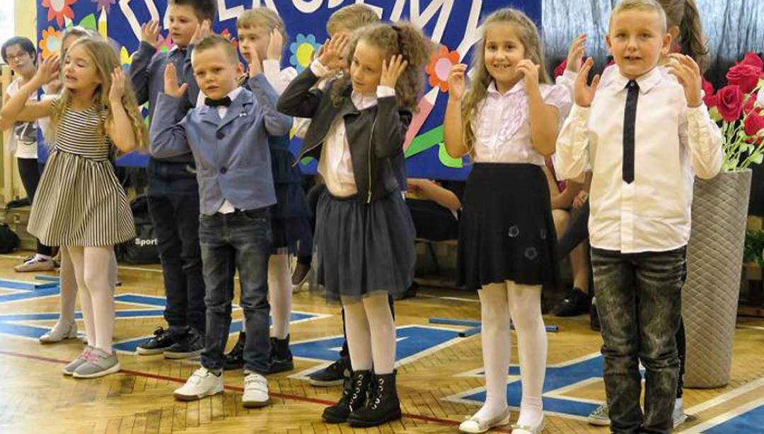 Szkoła Podstawowa nr 3 w Działdowie obchodziła Dzień Edukacji Narodowej (fot. Beata Gołębiewska).