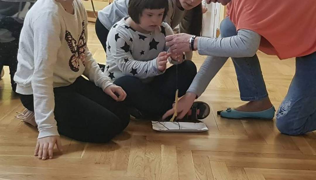 W Zespole Szkół nr 2 im. Jana Pawła II w Działdowie podjęto szereg działań mających zwrócić uwagę na prawa osób niepełnosprawnych (fot. UM).